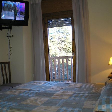 Apartamentos Turisticos Sol Y Nieve Jaca Buitenkant foto