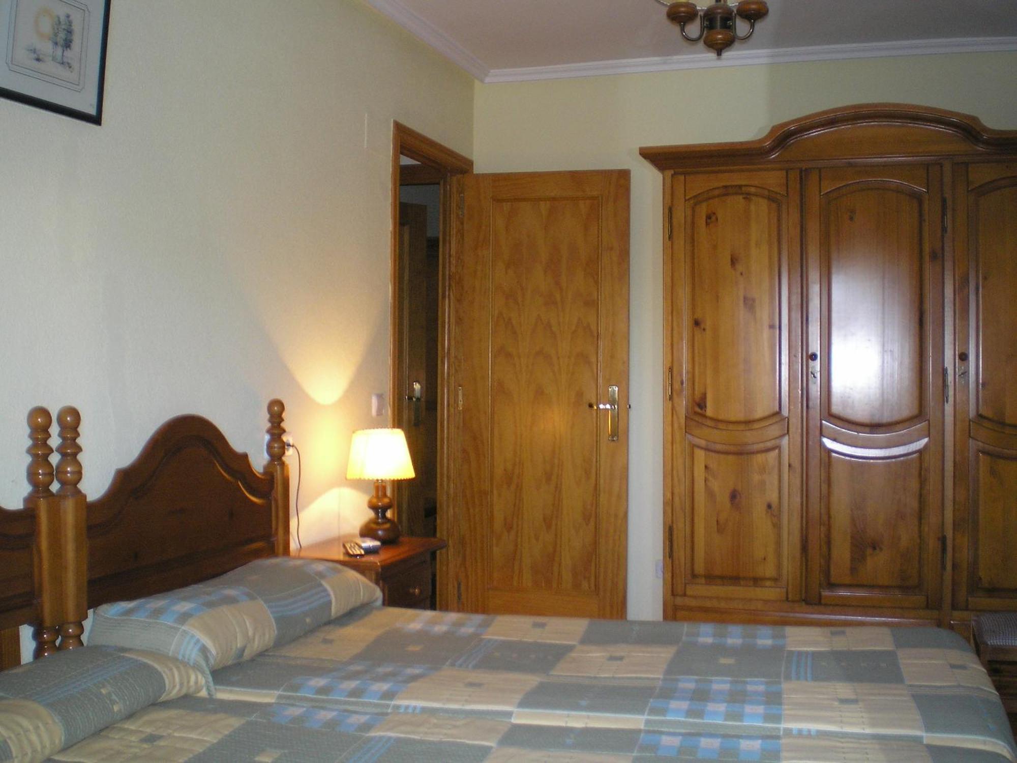 Apartamentos Turisticos Sol Y Nieve Jaca Buitenkant foto