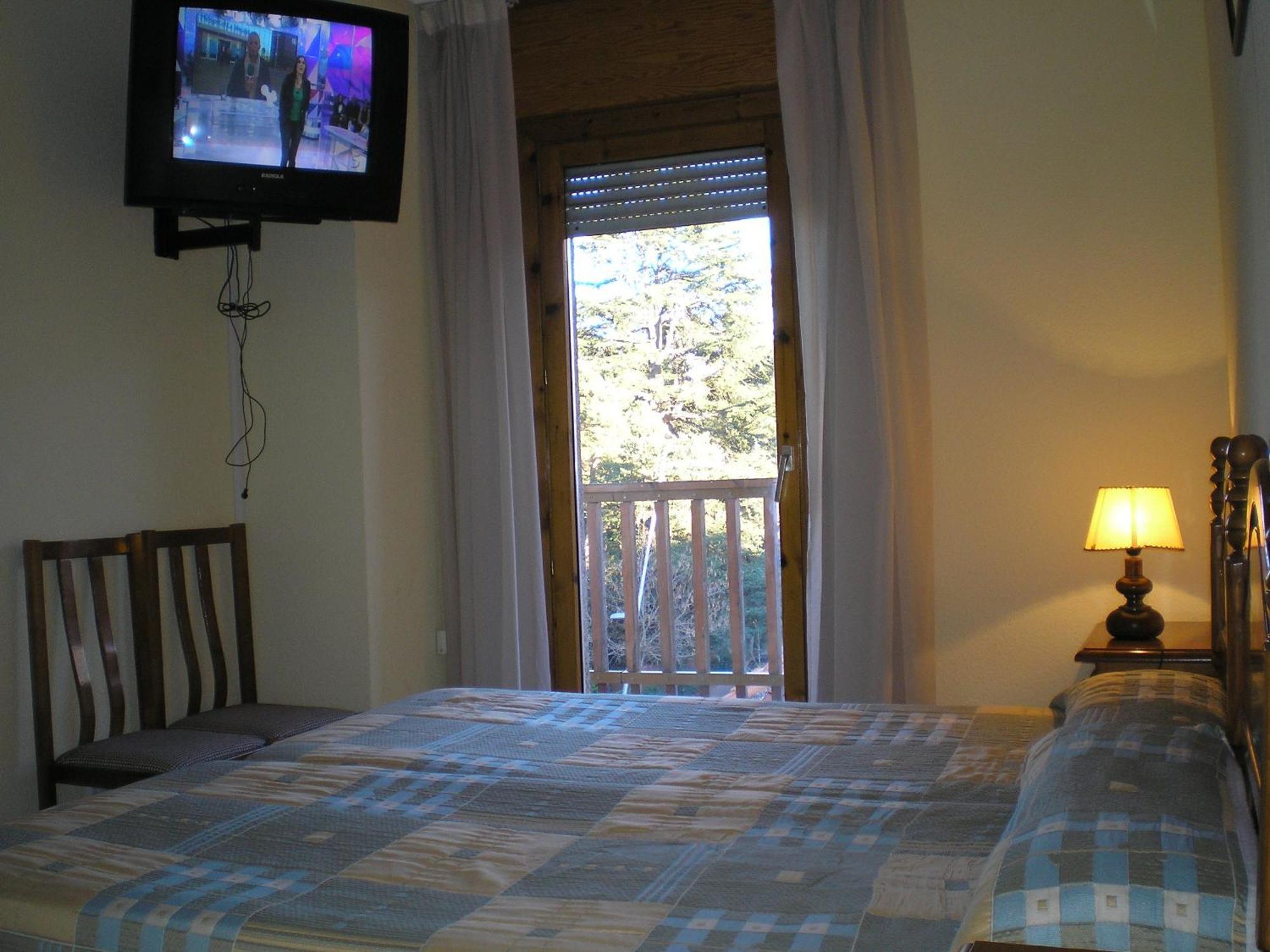 Apartamentos Turisticos Sol Y Nieve Jaca Buitenkant foto