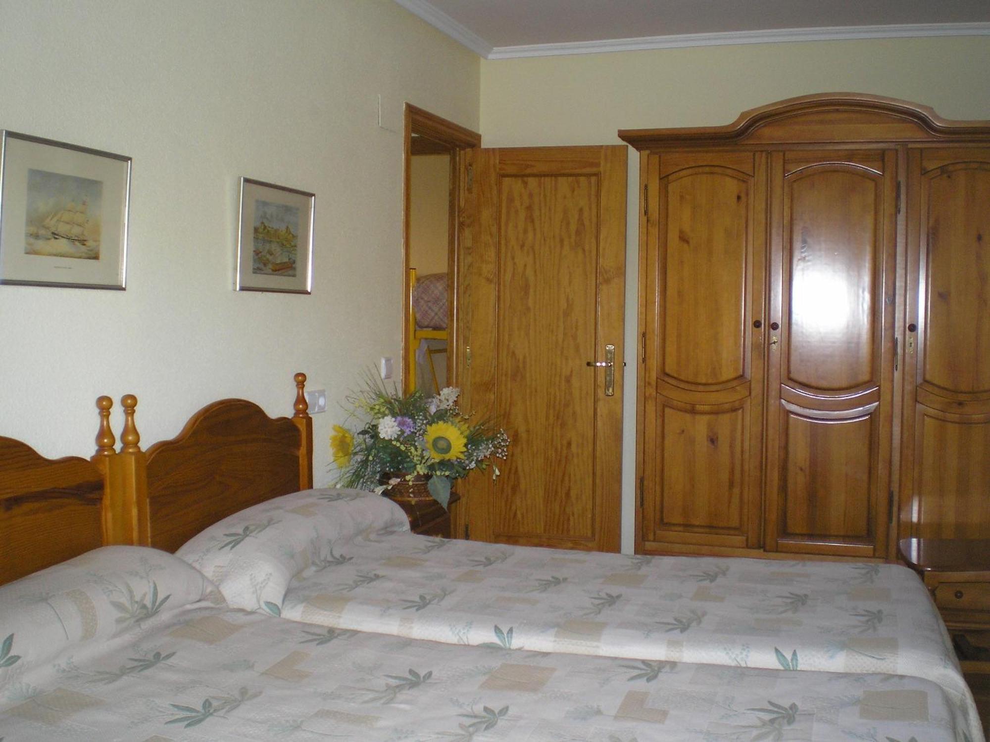 Apartamentos Turisticos Sol Y Nieve Jaca Buitenkant foto