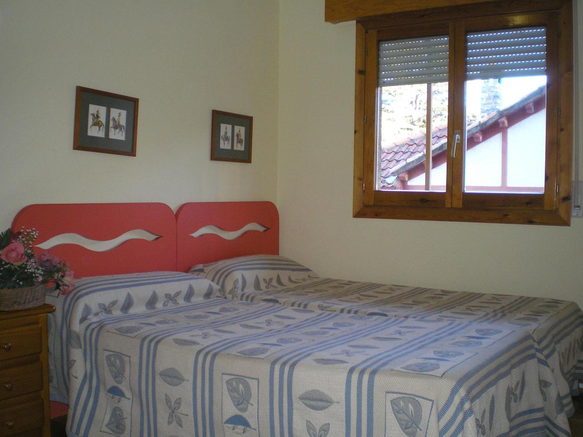 Apartamentos Turisticos Sol Y Nieve Jaca Buitenkant foto