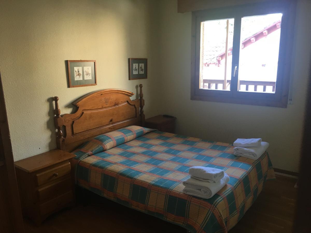Apartamentos Turisticos Sol Y Nieve Jaca Buitenkant foto